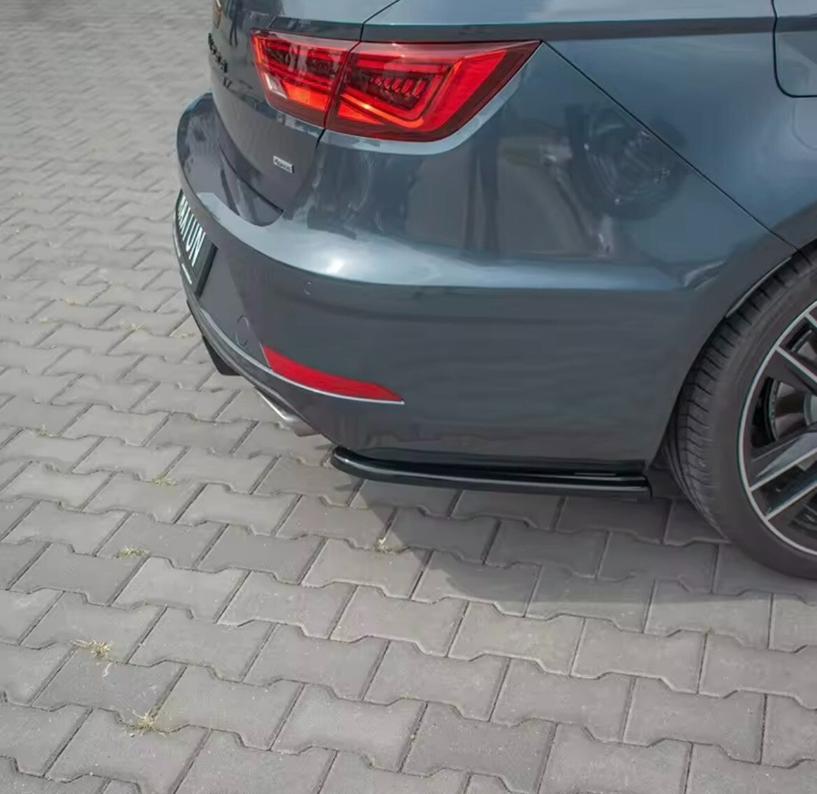 Seat Leon MK3 Cupra ST 2017-20 Gloss Black Rear Spats Rear Bumper Side Splitters