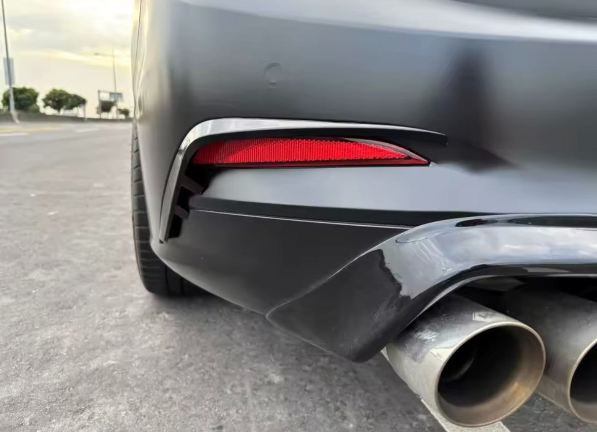 Ford Focus MK4 Estate ST ST Line Gloss Black Rear Bumper Canards Reflector Trims